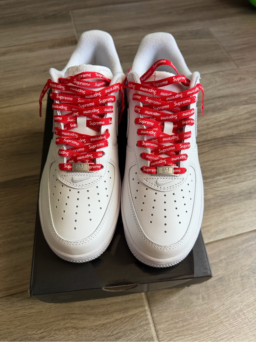 Supreme x nike White Men’s Sneakers with Red Branded Laces
